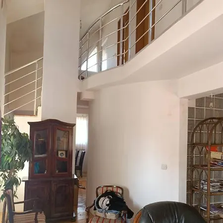 Center, Penthouse Delux